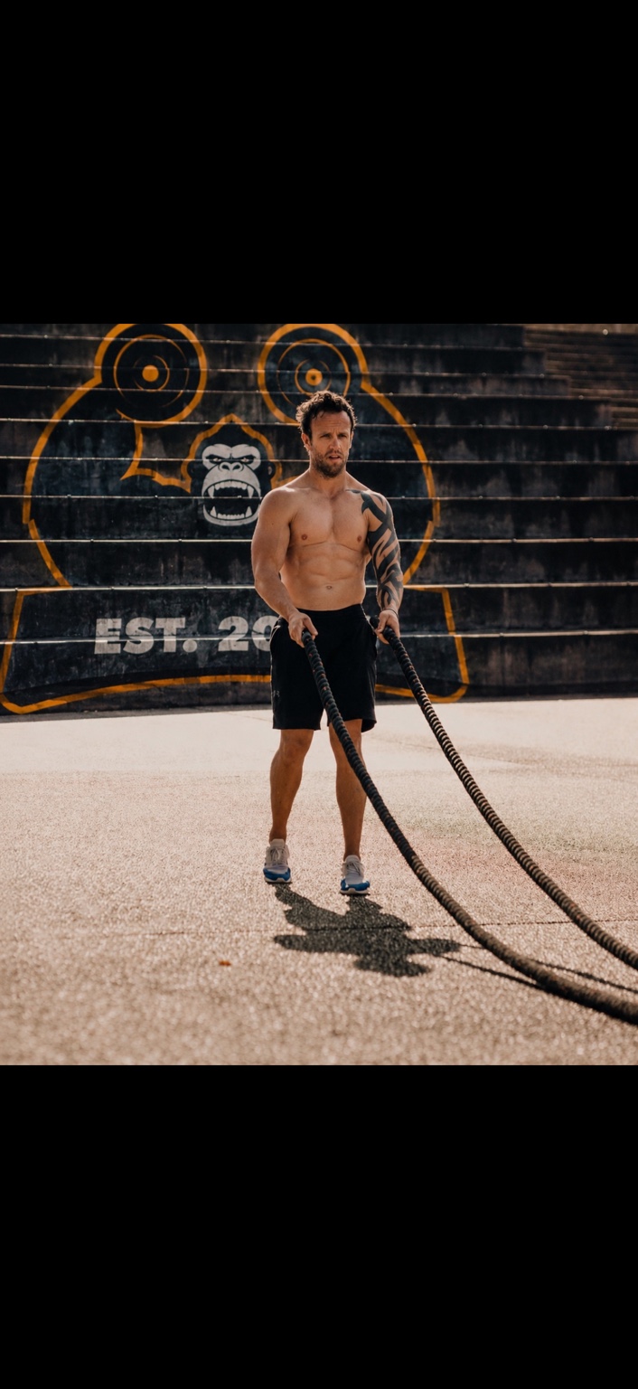 Michael Smith training with battle ropes